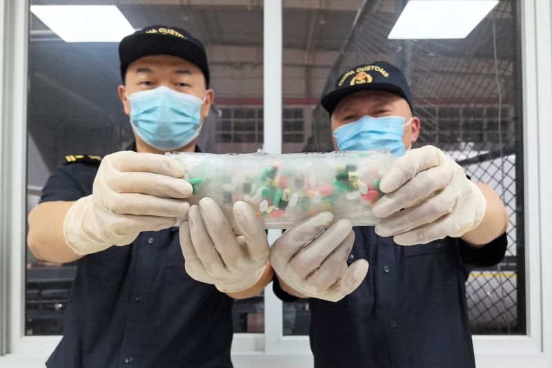 煙臺(tái)海關(guān)查獲“三無(wú)”減肥產(chǎn)品超7萬(wàn)粒（圖）