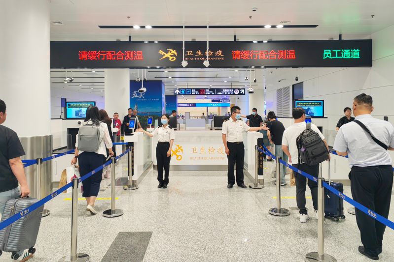 煙臺(tái)國(guó)際機(jī)場(chǎng)新航站樓轉(zhuǎn)場(chǎng)啟用（圖）