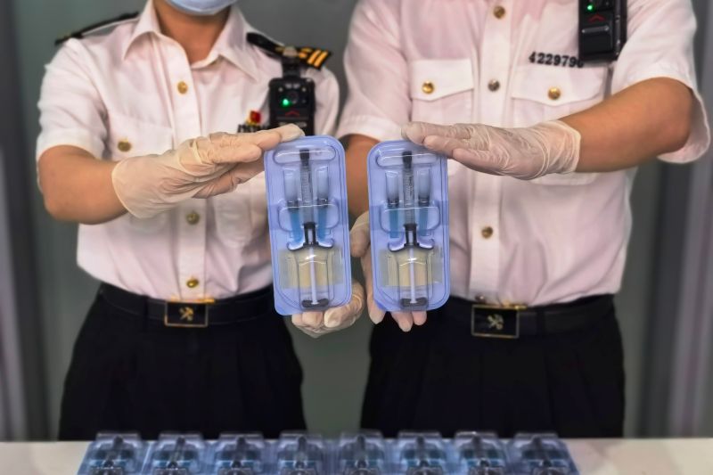 煙臺(tái)海關(guān)查獲違規(guī)攜帶進(jìn)境注射用玻尿酸針劑（圖）