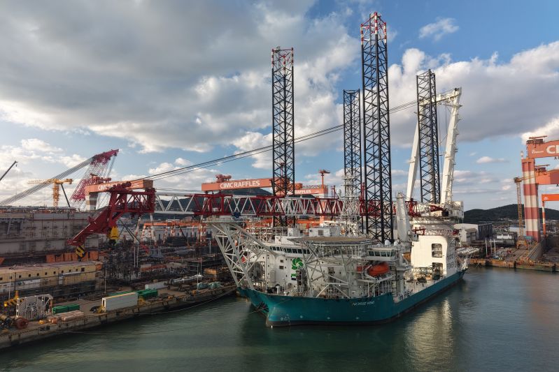 全國(guó)首個(gè)非口岸機(jī)場(chǎng)航空運(yùn)輸類海關(guān)監(jiān)管作業(yè)場(chǎng)所轉(zhuǎn)關(guān)貨物總量突破100噸（圖）