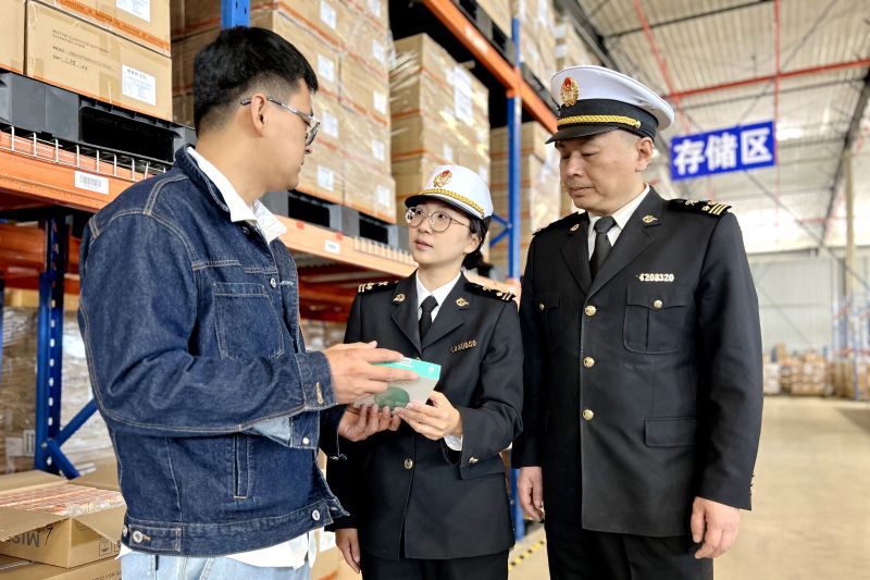 煙臺(tái)綜合保稅區(qū)跨境電商監(jiān)管場(chǎng)所累計(jì)輸韓電商包裹超5500萬(wàn)單（圖）